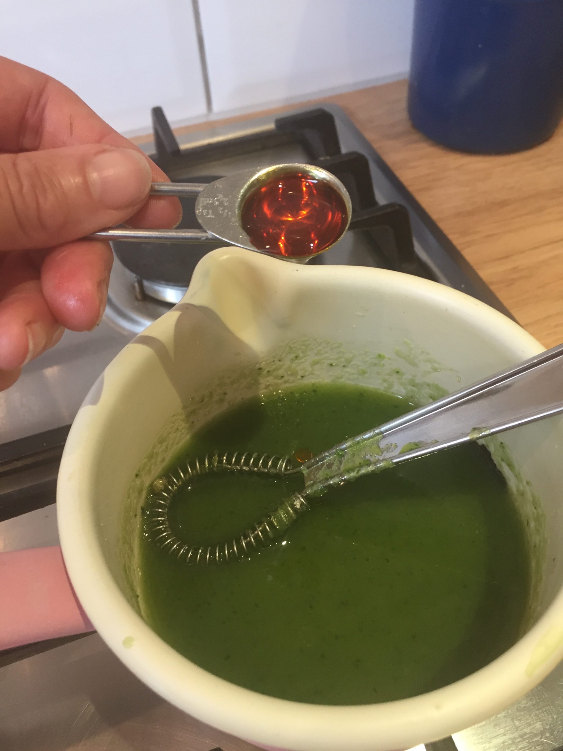 Adding carrot oil to the houseleek eye gel